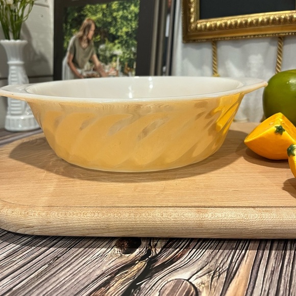 FIRE-KING ANCHOR HOCKING Swirl Mixing Bowl - Orange White - Vintage - Picture 1 of 7